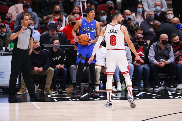 CHICAGO, IL - JANUARY 03: Orlando Magic Guard R.J. Hampton (13) waits to inbound the ball during a NBA, Basketball Herren, USA game between the Orlando Magic and the Chicago Bulls on January 3, 2022 at the United Center in Chicago, IL. (Photo by Melissa Tamez Icon Sportswire) NBA: JAN 03 Magic at Bulls Icon22010318