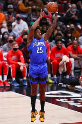CHICAGO, IL - JANUARY 03: Orlando Magic Forward Admiral Schofield (25) grabs the rebound during a NBA, Basketball Herren, USA game between the Orlando Magic and the Chicago Bulls on January 3, 2022 at the United Center in Chicago, IL. (Photo by Melissa Tamez Icon Sportswire) NBA: JAN 03 Magic at Bulls Icon22010326