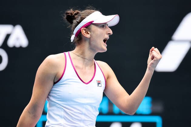 January 4, 2022: Irina-Camelia Begu of Romania reacts after a point against Jessica Pegula of the US during their first round women s singles match at the WTA, Tennis Damen Melbourne Summer Set tennis tournament ahead of the Australian Open Grand Slam in Melbourne, Australia. Cal Media. Begu won 76 63 Melbourne Australia - ZUMAc04_ 20220104_zaf_c04_018 Copyright: xSydneyxLowx