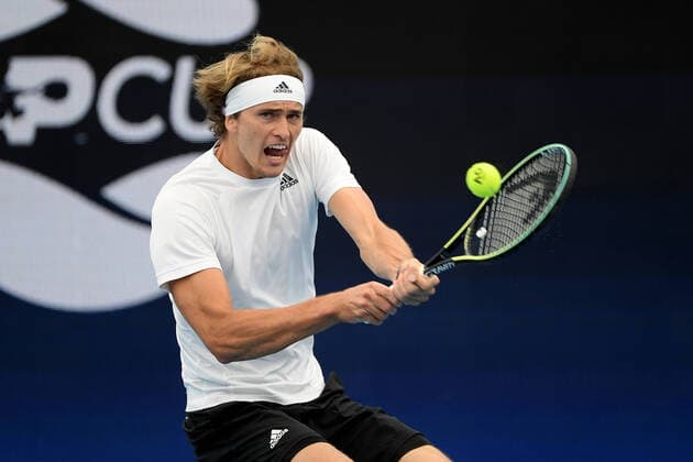 Sport Themen der Woche KW01 Sport Bilder des Tages SYDNEY, AUSTRALIA - JANUARY 04: Alexander Zverev of Germany plays a backhand during the ATP, Tennis Herren Cup Tennis match between Alexander Zverev of Germany and Taylor Fritz of USA at Ken Rosewall Arena on January 04, 2022 in Sydney, Australia. (Photo by Steven Markham Icon Sportswire) TENNIS: JAN 04 ATP Cup Sydney Icon2201040081