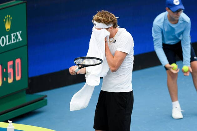 SYDNEY, AUSTRALIA - JANUARY 04: Alexander Zverev of Germany wipes his face during the ATP, Tennis Herren Cup Tennis match between Alexander Zverev of Germany and Taylor Fritz of USA at Ken Rosewall Arena on January 04, 2022 in Sydney, Australia. (Photo by Steven Markham Icon Sportswire) TENNIS: JAN 04 ATP Cup Sydney Icon2201040106