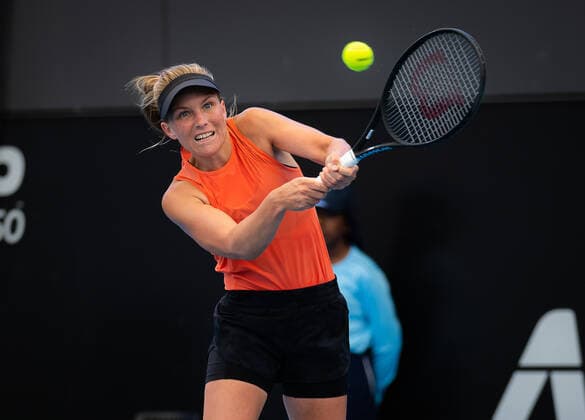 January 4, 2022, ADELAIDE, AUSTRALIA: Maddison Inglis of Australia in action during the first round of the 2022 Adelaide International WTA, Tennis Damen 500 tennis tournament against Shelby Rogers of the United States ADELAIDE AUSTRALIA - ZUMAa181 20220104_zaa_a181_035 Copyright: xRobxPrangex