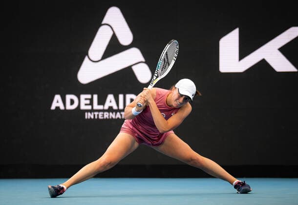 January 4, 2022, ADELAIDE, AUSTRALIA: Iga Swiatek of Poland in action during the first round of the 2022 Adelaide International WTA, Tennis Damen 500 tennis tournament against Daria Saville of Australia ADELAIDE AUSTRALIA - ZUMAa181 20220104_zaa_a181_115 Copyright: xRobxPrangex