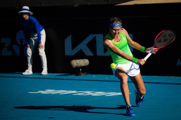 January 4, 2022, ADELAIDE, AUSTRALIA: Marie Bouzkova of the Czech Republic in action during the first round of the 2022 Adelaide International WTA, Tennis Damen 500 tennis tournament against Despina Papamichail of Greece ADELAIDE AUSTRALIA - ZUMAa181 20220104_zaa_a181_164 Copyright: xRobxPrangex