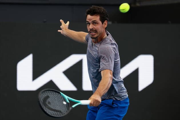 ADELAIDE, AUSTRALIA - JANUARY 04: Alex Bolt of Australia plays a backhand during the ATP, Tennis Herren singles match between Juan Manuel Cerundolo of Argentina and Alex Bolt of Australia on day two of the Adelaide International tennis tournament at Memorial Drive on January 04, 2022 in Adelaide, Australia. (Photo by Peter Mundy Speed Media Icon Sportswire) TENNIS: JAN 04 - Adelaide International Icon220104165