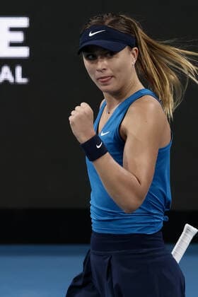 ADELAIDE, AUSTRALIA - JANUARY 04: Paula Badosa of Spain reacts on a point during the WTA, Tennis Damen singles match between Victoria Azarenka of Belarus and Paula Badosa of Spain on day two of the Adelaide International tennis tournament at Memorial Drive on January 04, 2022 in Adelaide, Australia. (Photo by Peter Mundy Speed Media Icon Sportswire) TENNIS: JAN 04 - Adelaide International Icon220104298