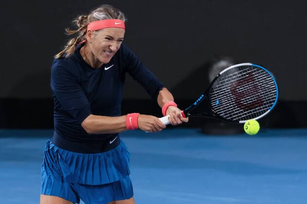 ADELAIDE, AUSTRALIA - JANUARY 04: Victoria Azarenka of Belarus hits a backhand during the WTA, Tennis Damen singles match between Victoria Azarenka of Belarus and Paula Badosa of Spain on day two of the Adelaide International tennis tournament at Memorial Drive on January 04, 2022 in Adelaide, Australia. (Photo by Peter Mundy Speed Media Icon Sportswire) TENNIS: JAN 04 - Adelaide International Icon220104302