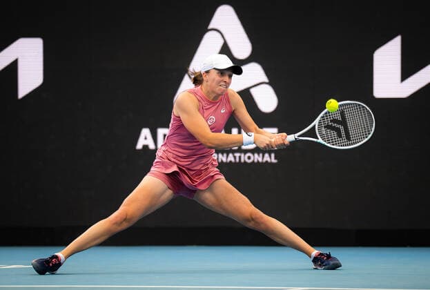 January 4, 2022, ADELAIDE, AUSTRALIA: IGA SWIATEK of Poland in action during the first round of the 2022 Adelaide International WTA, Tennis Damen 500 tennis tournament against D. Saville of Australia. Swiatek won 6:3, 6:3. ADELAIDE AUSTRALIA - ZUMAa181 20220104_zaa_a181_114 Copyright: xRobxPrangex