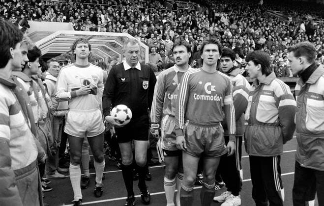 04 03 89 VfB Stuttgart FC Bayern Munich Germany, Stuttgart, 04 03 1989, Football, Bundesliga, VfB Stuttgart FC Bayern Munich 1 2 Dieter Pauly Referee
