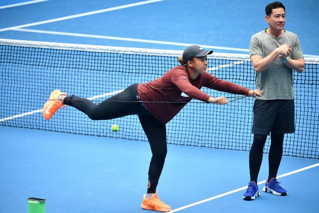 TENNIS MELBOURNE SUMMER SET, Naomi Osaka of Japan (left) trains during a practice session on Day 3 of the Melbourne Summer Set tennis tournament at Melbourne Park in Melbourne, Wednesday, January 5, 2022. ( NO ARCHIVING, EDITORIAL USE ONLY, NO USE IN BOOKS WITHOUT CONSENT MELBOURNE VIC AUSTRALIA  Copyright: xJAMESxROSSx 20220105001610884689