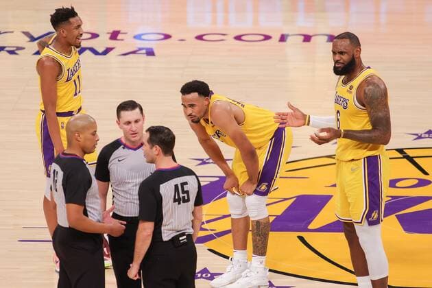 Teammates LeBron James 6, Talen Horton-Tucker 5, and Malik Monk 11 of the LA Lakers dispute a call as referees Brian Forte 45, JB DeRosa 62 and CJ Washington 12 discuss during a NBA, Basketball Herren, USA basketball game, at Crypto.com Arena in Los Angeles, 4 January 2022. Los Angeles Lakers vs Sacramento Kings !ACHTUNG: NUR REDAKTIONELLE NUTZUNG!  Copyright: xPHILLIPxKIMx AME7461 20220105-afc692b685adba1bf259c98667a48d285f9ff49b
