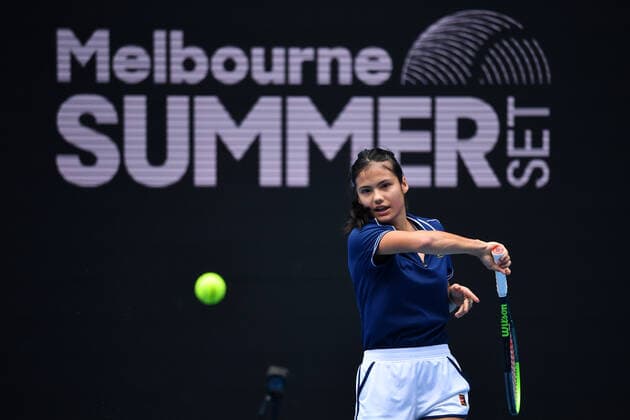 TENNIS MELBOURNE SUMMER SET, Emma Raducanu of Britain in action during a practice session on Day 3 of the Melbourne Summer Set tennis tournament at Melbourne Park in Melbourne, Wednesday, January 5, 2022. ( NO ARCHIVING, EDITORIAL USE ONLY, NO USE IN BOOKS WITHOUT CONSENT MELBOURNE VIC AUSTRALIA  Copyright: xJAMESxROSSx 0146944287st