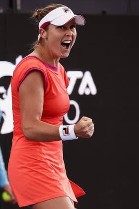 ADELAIDE, AUSTRALIA - JANUARY 05: Shelby Rogers of United States reacts to winning the WTA, Tennis Damen singles match between Shelby Rogers of United States and Maria Sakkari of Greece on day three of the Adelaide International tennis tournament at Memorial Drive on January 05, 2022 in Adelaide, Australia. (Photo by Peter Mundy Speed Media Icon Sportswire) TENNIS: JAN 05 Adelaide International Icon220105154