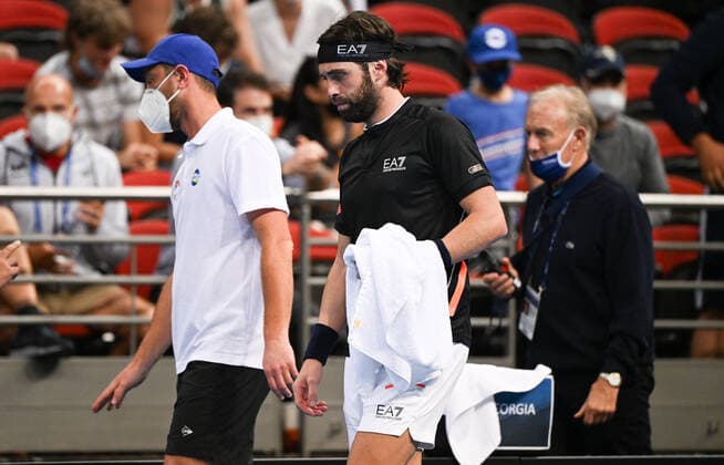 TENNIS ATP, Tennis Herren CUP, Nikoloz Basilashvili of Team Georgia retires through injury in his match against Stefanos Tsitsipas of Team Greece on Day 5 of the ATP Cup tennis tournament at the Qudos Bank Arena in Sydney, Wednesday, January 5, 2022. ( NO ARCHIVING, EDITORIAL USE ONLY, NO USE IN BOOKS WITHOUT CONSENT SYDNEY NSW AUSTRALIA  Copyright: xJAMESxGOURLEYx 20220105001610957087