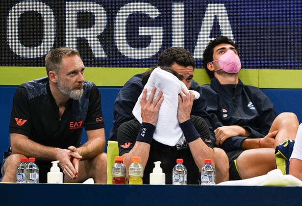 TENNIS ATP, Tennis Herren CUP, Nikoloz Basilashvili of Team Georgia retires through injury in his match against Stefanos Tsitsipas of Team Greece on Day 5 of the ATP Cup tennis tournament at the Qudos Bank Arena in Sydney, Wednesday, January 5, 2022. ( NO ARCHIVING, EDITORIAL USE ONLY, NO USE IN BOOKS WITHOUT CONSENT SYDNEY NSW AUSTRALIA  Copyright: xJAMESxGOURLEYx 20220105001610957185