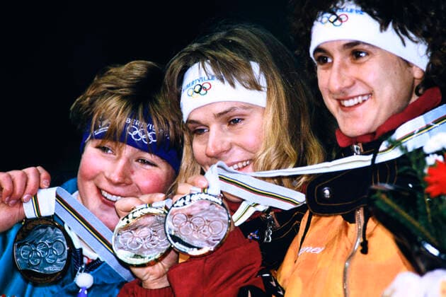 PECHSTEIN Claudia Team GER 3. Platz Finale 5000m der Frauen Siegerehrung mit Olympiasiegerin NIEMANN Gunda und WARNICKE Heike am 17. 02.1992 in Albertville Olympische Winterspiele in Albertville 1992 *** PECHSTEIN Claudia Team GER 3 Place Final 5000m of the Women Award Ceremony with Olympic Champion NIEMANN Gunda and WARNICKE Heike on 17 02 1992 in Albertville Olympic Winter Games in Albertville 1992