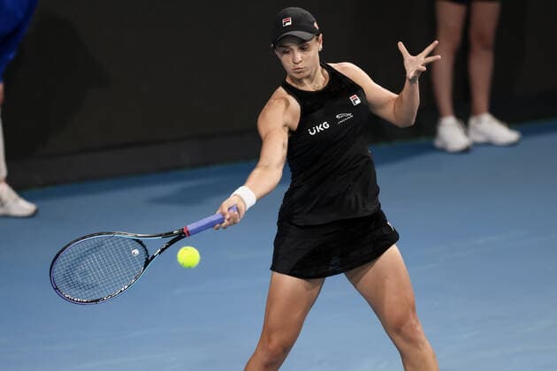 ADELAIDE, AUSTRALIA - JANUARY 05: Ash Barty of Australia plays a forehand during the WTA, Tennis Damen singles match between Ash Barty of Australia and Coco Gauff of United States on day three of the Adelaide International tennis tournament at Memorial Drive on January 05, 2022 in Adelaide, Australia. (Photo by Peter Mundy Speed Media Icon Sportswire) TENNIS: JAN 05 Adelaide International Icon220105275