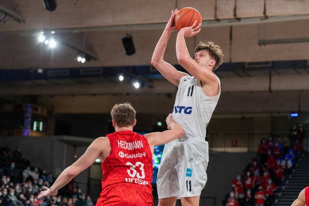 Maik Kotsar Hamburg Towers 11 throws Hamburg Towers vs ALBA Berlin, Basketball, Bundesliga, Hauptrunde, Spieltag 12, Saison 2021 2022, 05 01 2022 Marcel von Fehrn Hamburg Towers vs ALBA Berlin, Basketball, Bundesliga, Hauptrunde, Spieltag 12, Saison 2021 2022, 05 01 2022 Hamburg Copyright: xEibnerxPressefoto MarcelxvonxFehrnx EP_MFN