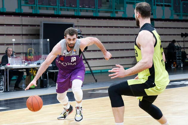 2 Matchday of the easyCredit BBL Basketball Bundesliga at the Oberfrankenhalle in Bayreuth Season 2021 2022 Medi Bayreuth vs BG Göttingen Martynas Sajus Medi Bayreuth 19 right Harper Kamp BG Göttingen 18 left
