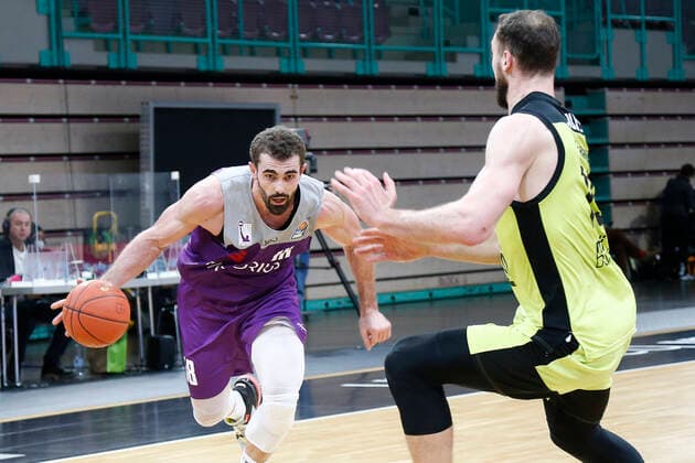 2 Matchday of the easyCredit BBL Basketball Bundesliga at the Oberfrankenhalle in Bayreuth Season 2021 2022 Medi Bayreuth vs BG Göttingen Martynas Sajus Medi Bayreuth 19 right Harper Kamp BG Göttingen 18 left