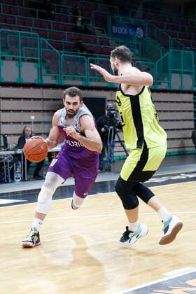 2 Matchday of the easyCredit BBL Basketball Bundesliga at the Oberfrankenhalle in Bayreuth Season 2021 2022 Medi Bayreuth vs BG Göttingen Martynas Sajus Medi Bayreuth 19 right Harper Kamp BG Göttingen 18 left