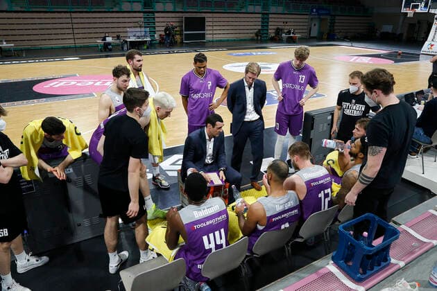 2 matchday of the easyCredit BBL Basketball Bundesliga in the Oberfrankenhalle in Bayreuth season 2021 2022 Medi Bayreuth vs BG Göttingen Roel Moors BG Göttingen coach during timeout
