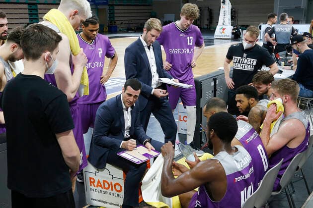 2 matchday of the easyCredit BBL Basketball Bundesliga in the Oberfrankenhalle in Bayreuth season 2021 2022 Medi Bayreuth vs BG Göttingen Roel Moors BG Göttingen coach during timeout