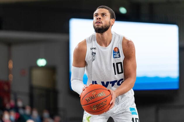 Ray McCallum Hamburg Towers 10 at free throw Hamburg Towers vs Brose Bamberg, Basketball, Bundesliga, Hauptrunde, Spieltag 12, Saison 2021 2022, 05 01 2022 Marcel von Fehrn Hamburg Towers vs Brose Bamberg, Basketball, Bundesliga, Hauptrunde, Spieltag 12, Saison 2021 2022, 05 01 2022 Hamburg Copyright: xEibnerxPressefoto MarcelxvonxFehrnx EP_MFN
