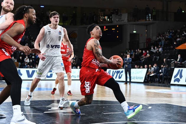 Basketball I Mens I 2021 2022 season I Bundesliga I 12 matchday I Hamburg Towers brose bamberg I 05 01 2022 Justin Robinson 12, brose bamberg Hamburg edel optics de Arena Hamburg Germany Copyright: xLobeca AndreasxHannigx