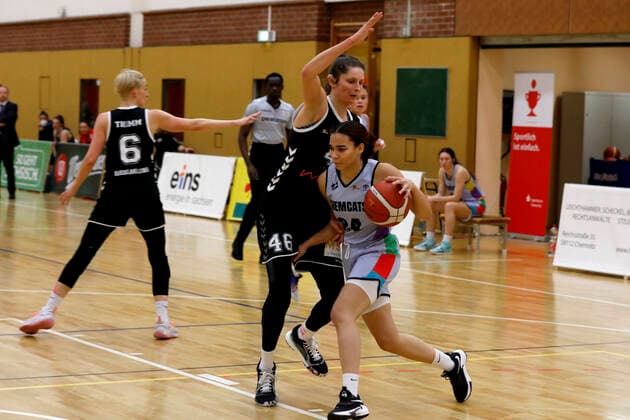 05 01 2022, Womens Basketball, DBBL Cup, Quarterfinal, Season 2021 2022, Women, Chemcats Chemnitz Rheinland Lions Anabel Neuber Valdez, ChemCats Chemnitz, Romy Bär, Rheinland Lions Chemnitz Sporthalle am Schlossteich Saxony Germany
