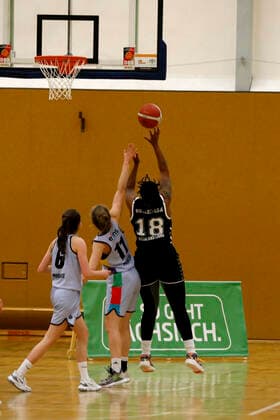05 01 2022, womens basketball, DBBL Cup, quarterfinal, 2021 2022 season, womens, Chemcats Chemnitz Rheinland Lions Brianna Rollerson, Rheinland Lions, Lucile Peroche, ChemCats Chemnitz Chemnitz Sporthalle am Schlossteich Saxony Germany