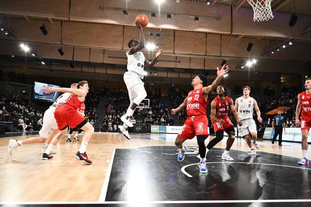 Basketball I Men I Season 2021 2022 I Bundesliga I 12 Matchday I Hamburg Towers brose bamberg I 05 01 2022 Osaro Juergen Rich 6, Point Guard, Hamburg Towers Hamburg edel optics de Arena Hamburg Germany. Copyright: xLobeca AndreasxHannigx