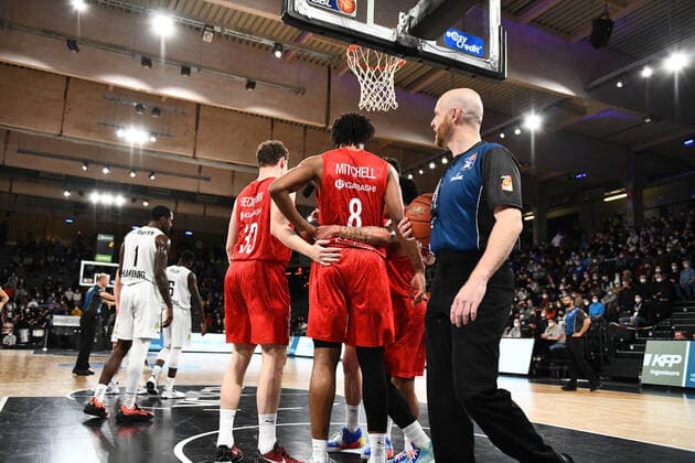 Basketball I Men I Season 2021 2022 I Bundesliga I 12 Matchday I Hamburg Towers brose bamberg I 05 01 2022 brose bamberg Hamburg edel optics de Arena Hamburg Germany Copyright: xLobeca AndreasxHannigx