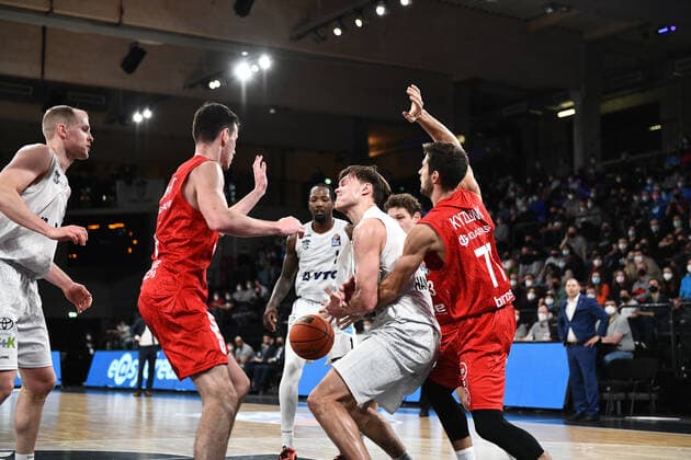 Basketball I Men I Season 2021 2022 I Bundesliga I 12 Matchday I Hamburg Towers brose bamberg I 05 01 2022 Maik Kotsar 11, Center, Hamburg Towers Hamburg edel optics de Arena Hamburg Germany. Copyright: xLobeca AndreasxHannigx