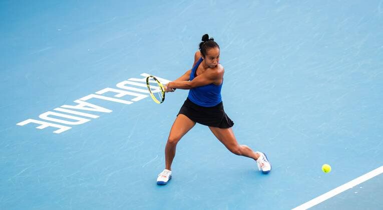 Mandatory Credit: Photo by Rob Prange Shutterstock (12683873b) Leylah Fernandez of Canada in action during the second round at the 2022 Adelaide International WTA, Tennis Damen 500 tennis tournament Adelaide International, Tennis, Memorial Drive Tennis Centre, Adelaide, Australia - 06 Jan 2022 Adelaide International, Tennis, Memorial Drive Tennis Centre, Adelaide, Australia - 06 Jan 2022  Copyright: xRobxPrange Shutterstockx 12683873b