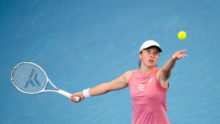 Mandatory Credit: Photo by Rob Prange Shutterstock (12683873u) Iga Swiatek of Poland in action during the second round at the 2022 Adelaide International WTA, Tennis Damen 500 tennis tournament Adelaide International, Tennis, Memorial Drive Tennis Centre, Adelaide, Australia - 06 Jan 2022 Adelaide International, Tennis, Memorial Drive Tennis Centre, Adelaide, Australia - 06 Jan 2022  Copyright: xRobxPrange Shutterstockx 12683873u