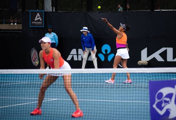 Mandatory Credit: Photo by Rob Prange Shutterstock (12683873db) Shelby Rogers of the United States & Heather Watson of Great Britain playing doubles at the 2022 Adelaide International WTA, Tennis Damen 500 tennis tournament Adelaide International, Tennis, Memorial Drive Tennis Centre, Adelaide, Australia - 06 Jan 2022 Adelaide International, Tennis, Memorial Drive Tennis Centre, Adelaide, Australia - 06 Jan 2022  Copyright: xRobxPrange Shutterstockx 12683873db
