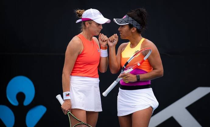 Mandatory Credit: Photo by Rob Prange Shutterstock (12683873cy) Shelby Rogers of the United States & Heather Watson of Great Britain playing doubles at the 2022 Adelaide International WTA, Tennis Damen 500 tennis tournament Adelaide International, Tennis, Memorial Drive Tennis Centre, Adelaide, Australia - 06 Jan 2022 Adelaide International, Tennis, Memorial Drive Tennis Centre, Adelaide, Australia - 06 Jan 2022  Copyright: xRobxPrange Shutterstockx 12683873cy