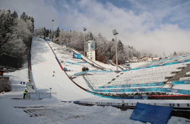 Bischofshofen, Österreich, 06. Januar 2022: 70.internationale Vierschanzentournee, Skispringen, Herren, Weltcup, Bischofshofen, Paul-Außerleitner Schanze, Qualifikation Blick auf das Schanzengelände, Geisterspringen, leere Ränge, keine Zuschauer, Corona, leere Tribüne *** Bischofshofen, Austria, 06 January 2022 70 international Four Hills Tournament, ski jumping, mens, world cup, Bischofshofen, Paul Außerleitner hill, qualifying view of hill area, ghost jumping, empty stands, no spectators, Corona, empty stands.