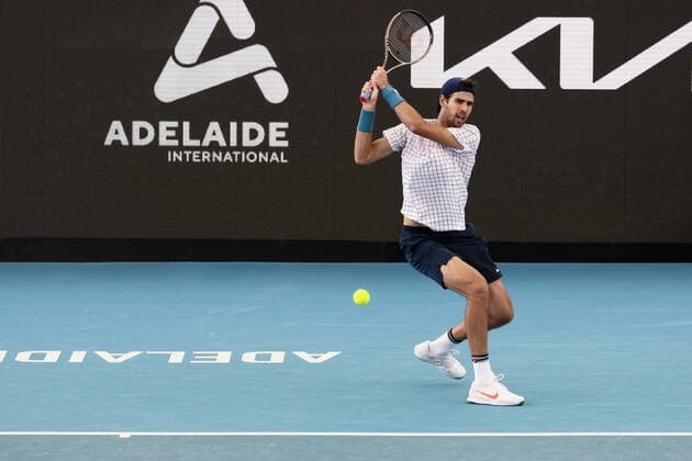 ADELAIDE, AUSTRALIA - JANUARY 06: Karen Khachanov of Russia hits a backhand during the ATP singles match between Karen Khachanov of Russia and Steve Johnson of United States on day four of the Adelaide International tennis tournament at Memorial Drive on January 06, 2022 in Adelaide, Australia. (Photo by Peter Mundy Speed Media Icon Sportswire) TENNIS: JAN 06 Adelaide International Icon220106142