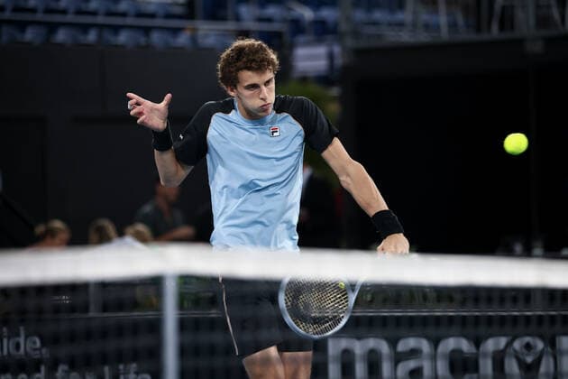 ADELAIDE, AUSTRALIA - JANUARY 06: Juan Manuel Cerundolo of Argentina hits a backhand during the ATP, Tennis Herren singles match between Gael Monfils of France and Juan Manuel Cerundolo of Argentina on day four of the Adelaide International tennis tournament at Memorial Drive on January 06, 2022 in Adelaide, Australia. (Photo by Peter Mundy Speed Media Icon Sportswire) TENNIS: JAN 06 Adelaide International Icon220106180