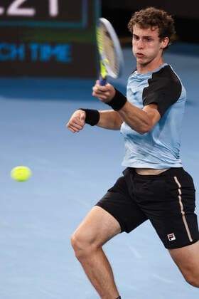 ADELAIDE, AUSTRALIA - JANUARY 06: Juan Manuel Cerundolo of Argentina plays a forehand during the ATP, Tennis Herren singles match between Gael Monfils of France and Juan Manuel Cerundolo of Argentina on day four of the Adelaide International tennis tournament at Memorial Drive on January 06, 2022 in Adelaide, Australia. (Photo by Peter Mundy Speed Media Icon Sportswire) TENNIS: JAN 06 Adelaide International Icon220106214