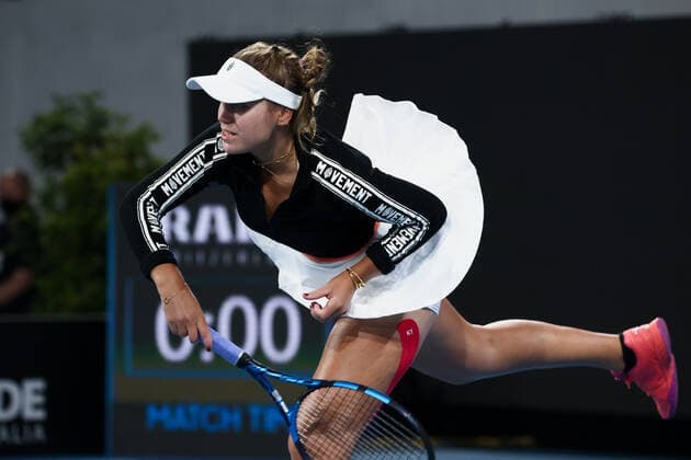 ADELAIDE, AUSTRALIA - JANUARY 06: Sofia Kenin of United States serves the ball during the WTA, Tennis Damen singles match between Ajla Tomljanovic of Australia and Sofia Kenin of United States on day four of the Adelaide International tennis tournament at Memorial Drive on January 06, 2022 in Adelaide, Australia. (Photo by Peter Mundy Speed Media Icon Sportswire) TENNIS: JAN 06 Adelaide International Icon220106235