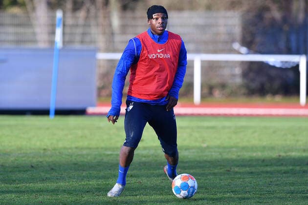 Soccer 1 Bundesliga training VfL Bochum on 06 01 2022 on the athletics field at the Vonovia Ruhrstadion in Bochum Armel Bella Kotchap Bochum xRx