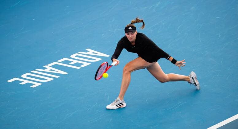 Mandatory Credit: Photo by Rob Prange Shutterstock (12683874r) Elena Rybakina of Kazakhstan in action during the quarterfinal at the 2022 Adelaide International WTA, Tennis Damen 500 tennis tournament Adelaide International, Tennis, Memorial Drive Tennis Centre, Adelaide, Australia - 07 Jan 2022 Adelaide International, Tennis, Memorial Drive Tennis Centre, Adelaide, Australia - 07 Jan 2022  Copyright: xRobxPrange Shutterstockx 12683874r