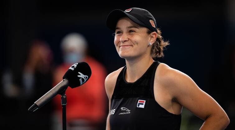 Mandatory Credit: Photo by Rob Prange Shutterstock (12683874bl) Ashleigh Barty of Australia in action during the quarterfinal at the 2022 Adelaide International WTA, Tennis Damen 500 tennis tournament Adelaide International, Tennis, Memorial Drive Tennis Centre, Adelaide, Australia - 07 Jan 2022 Adelaide International, Tennis, Memorial Drive Tennis Centre, Adelaide, Australia - 07 Jan 2022  Copyright: xRobxPrange Shutterstockx 12683874bl