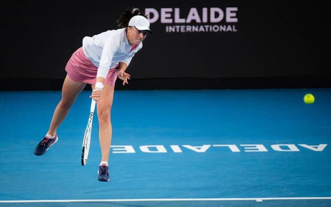 Mandatory Credit: Photo by Rob Prange Shutterstock (12683874ct) Iga Swiatek of Poland in action during the quarter-final at the 2022 Adelaide International WTA, Tennis Damen 500 tennis tournament Adelaide International, Tennis, Memorial Drive Tennis Centre, Adelaide, Australia - 07 Jan 2022 Adelaide International, Tennis, Memorial Drive Tennis Centre, Adelaide, Australia - 07 Jan 2022  Copyright: xRobxPrange Shutterstockx 12683874ct