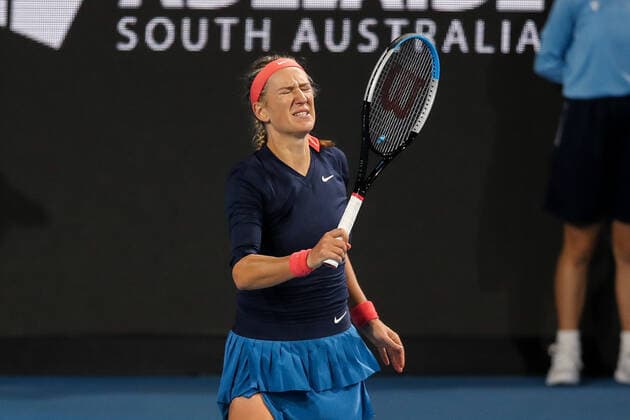 TENNIS ADELAIDE INTERNATIONAL, Victoria Azarenka of Belarus appears to be injured in her match against Iga Swiatek of Poland on Day 5 of the the Adelaide International Tennis Tournament, at Memorial Drive, in Adelaide, Friday, January 7, 2022. ( NO ARCHIVING, EDITORIAL USE ONLY, NO USE IN BOOKS WITHOUT CONSENT ADELAIDE SA AUSTRALIA  Copyright: xMATTxTURNERx 20220107001611498224