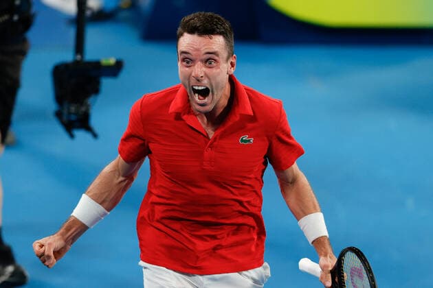 Roberto Bautista Agut of Team Spain celebrates defeating Hubert Hurkacz of Team Poland and winning the tie to advance to the Final in the ATP, Tennis Herren Cup Semi Final at Sydney Olympic Park Tennis Centre, Sydney, Australia on 7 January 2022. Copyright: xPeterxDovganx 30460425