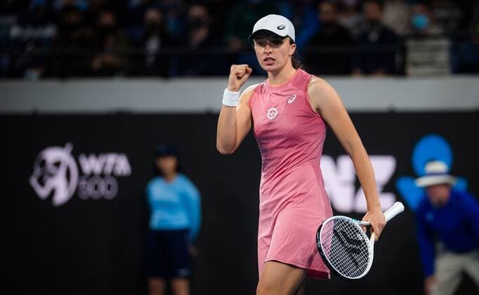 Mandatory Credit: Photo by Rob Prange Shutterstock (12683874ee) Iga Swiatek of Poland in action during the quarter-final at the 2022 Adelaide International WTA, Tennis Damen 500 tennis tournament Adelaide International, Tennis, Memorial Drive Tennis Centre, Adelaide, Australia - 07 Jan 2022 Adelaide International, Tennis, Memorial Drive Tennis Centre, Adelaide, Australia - 07 Jan 2022  Copyright: xRobxPrange Shutterstockx 12683874ee